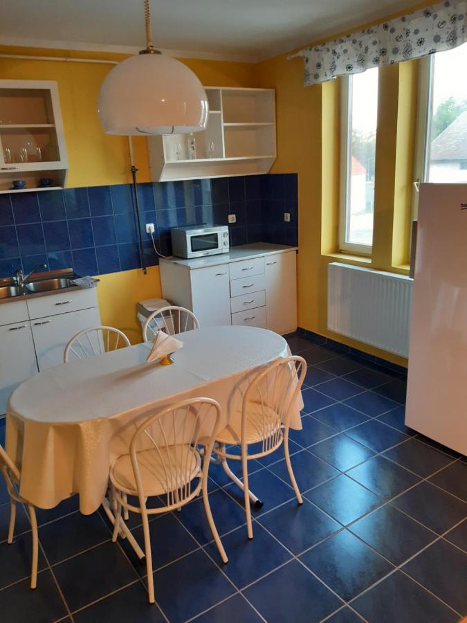 Gabor Pal 1 Apartman 1 Szoba Dunafoldvar Buitenkant foto