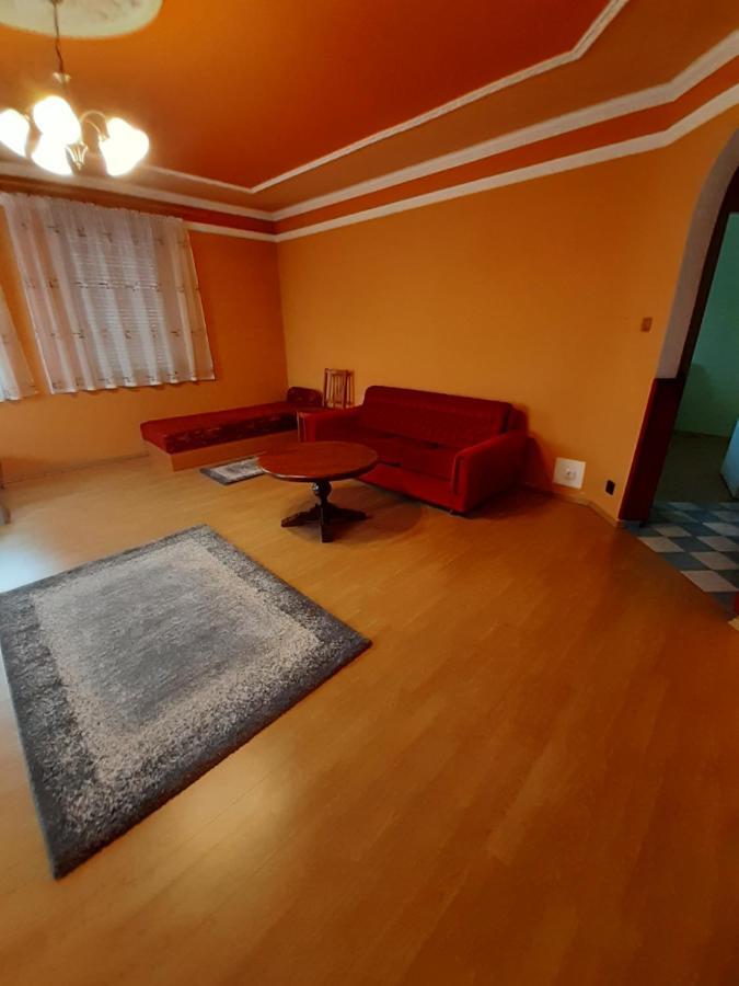 Gabor Pal 1 Apartman 1 Szoba Dunafoldvar Buitenkant foto