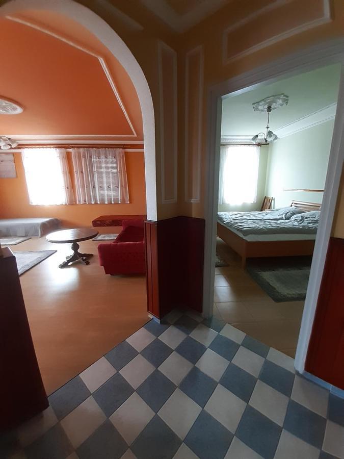 Gabor Pal 1 Apartman 1 Szoba Aparthotel Dunafoldvar Buitenkant foto