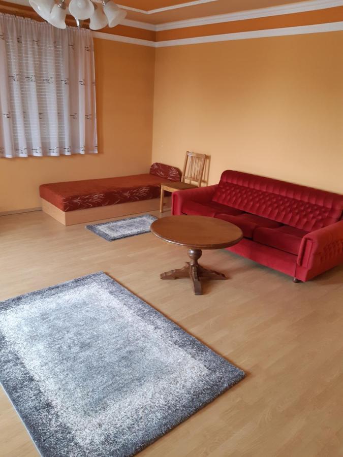 Gabor Pal 1 Apartman 1 Szoba Aparthotel Dunafoldvar Buitenkant foto